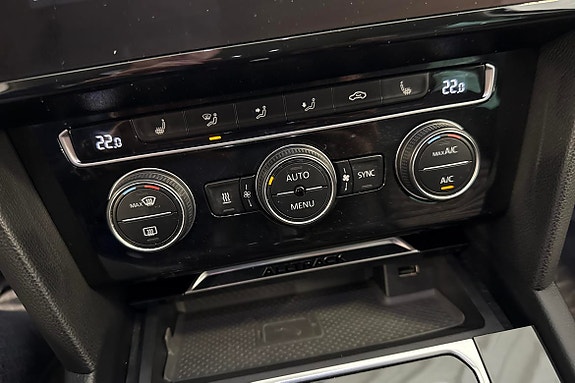 Volkswagen Passat Alltrack 11 of 22