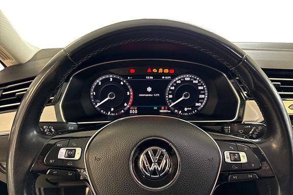 Volkswagen Passat Alltrack 8 of 22