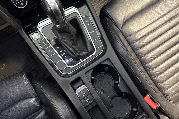 Volkswagen Passat Alltrack 10 of 22