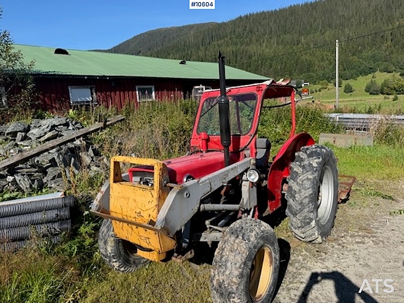 Massey Ferguson 1971 135 2X4 Traktor 2 of 21