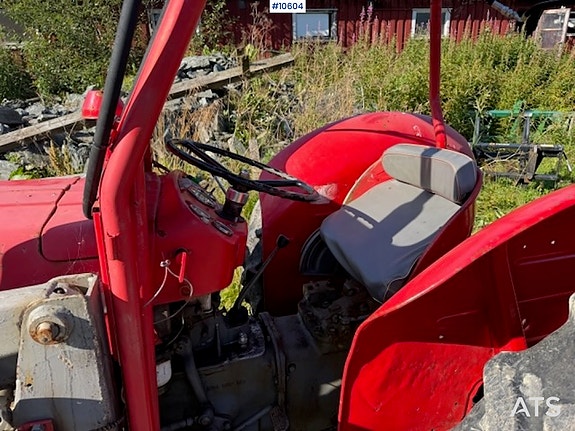 Massey Ferguson 1971 135 2X4 Traktor 9 of 21