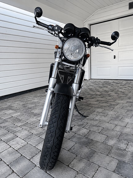 Triumph Thunderbird 900 - Cafe Racer 7 of 8