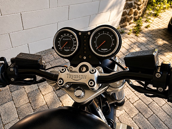 Triumph Thunderbird 900 - Cafe Racer 8 of 8
