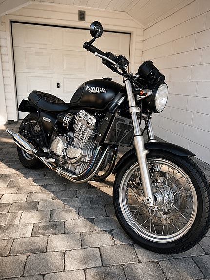 Triumph Thunderbird 900 - Cafe Racer 2 of 8