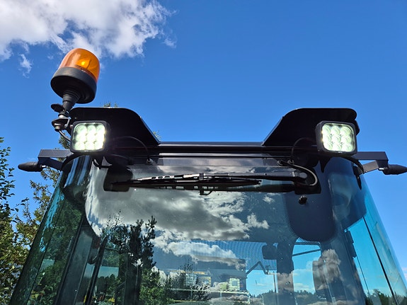Kubota R065 9 of 12