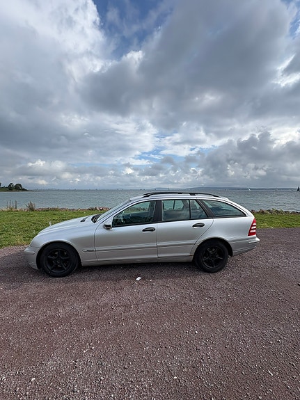 Mercedes-Benz C180 2 of 21