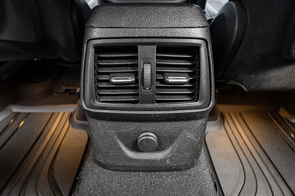 BMW 218i 27 of 30