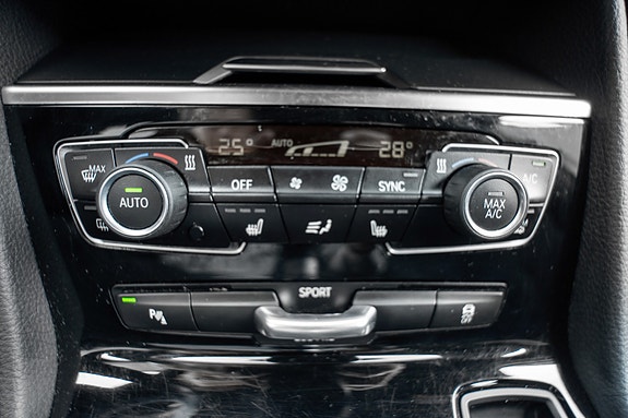BMW 218i 19 of 30