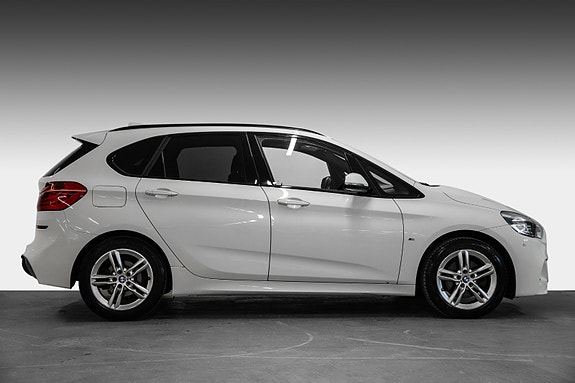 BMW 218i 6 of 30