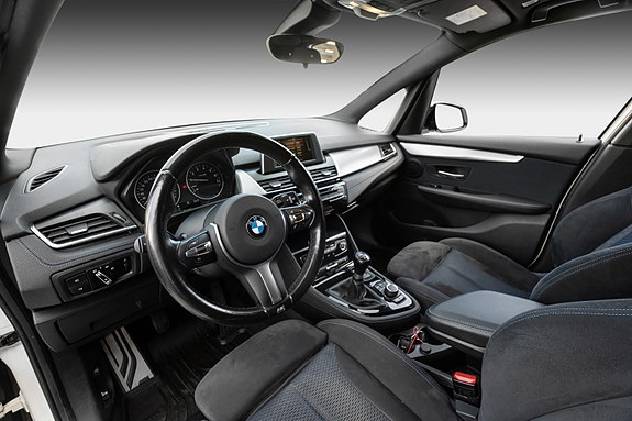 BMW 218i 10 of 30