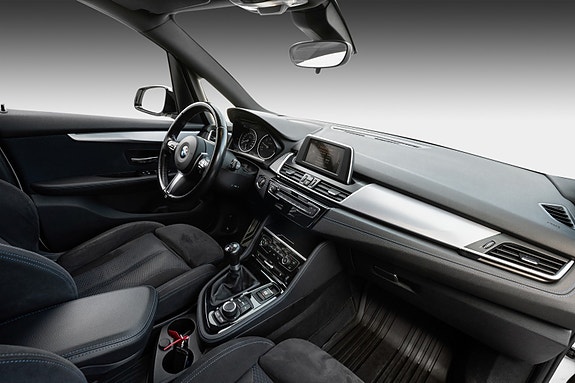 BMW 218i 12 of 30