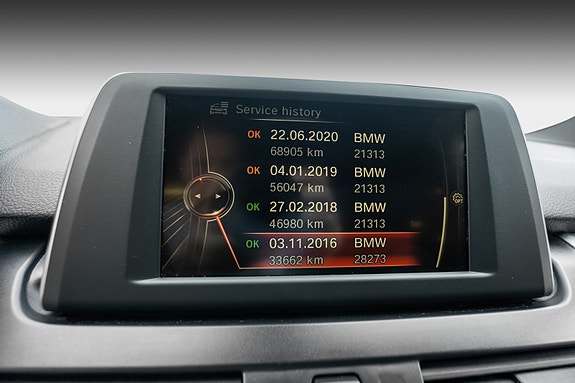 BMW 218i 16 of 30