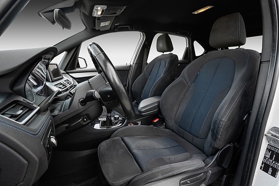 BMW 218i 8 of 30