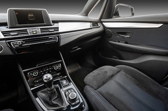 BMW 218i 21 of 30