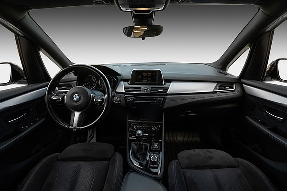 BMW 218i 11 of 30