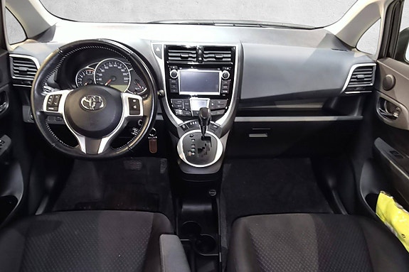 Toyota Verso-S 22 of 30