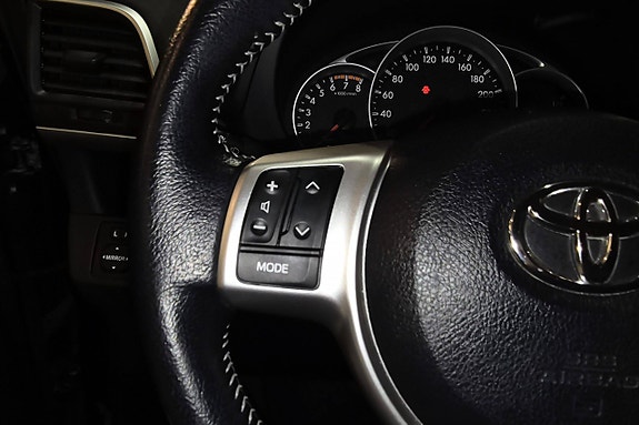 Toyota Verso-S 25 of 30
