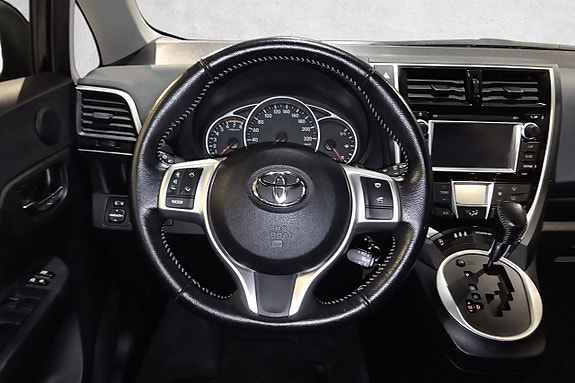 Toyota Verso-S 24 of 30