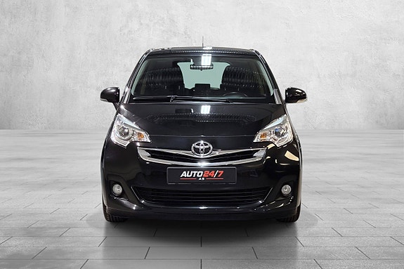 Toyota Verso-S 3 of 30