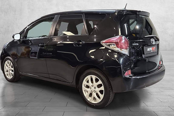 Toyota Verso-S 10 of 30