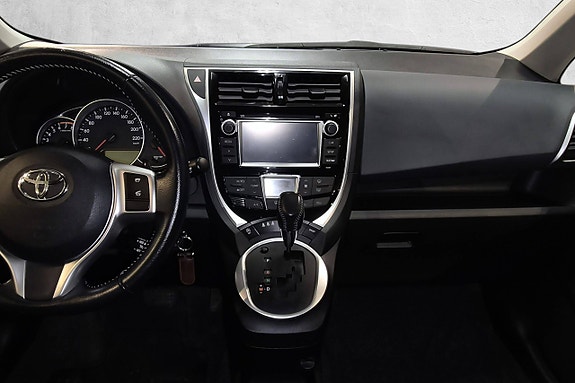 Toyota Verso-S 23 of 30