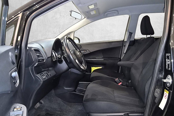 Toyota Verso-S 14 of 30