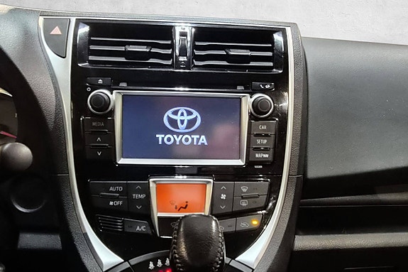 Toyota Verso-S 27 of 30