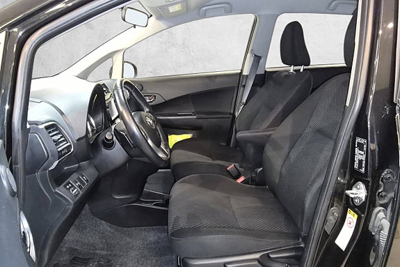 Toyota Verso-S 16 of 30