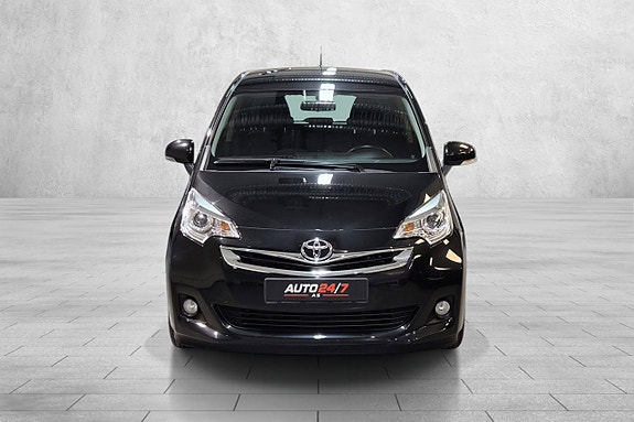 Toyota Verso-S 4 of 30