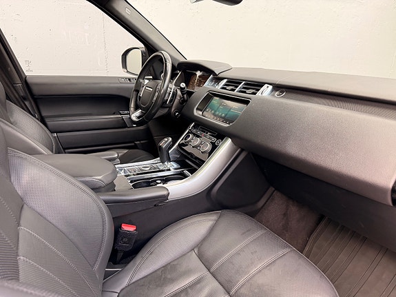 Land Rover Range Rover Sport 19 of 23