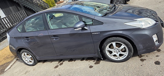 Toyota Prius 8 of 19
