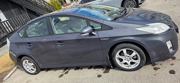 Toyota Prius 11 of 19