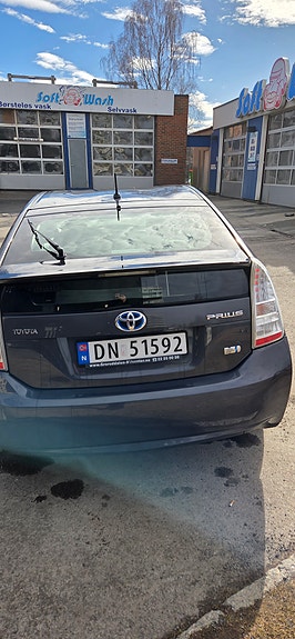 Toyota Prius 3 of 19