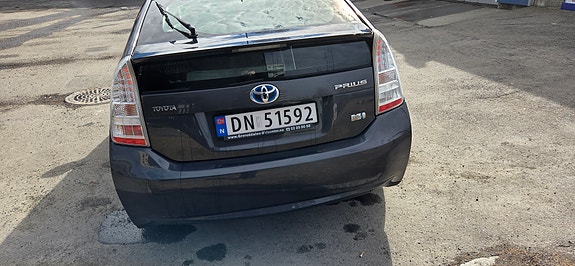 Toyota Prius 5 of 19