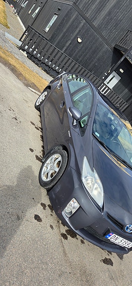 Toyota Prius 9 of 19