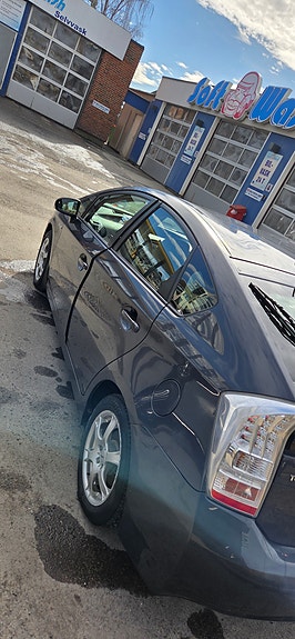 Toyota Prius 2 of 19