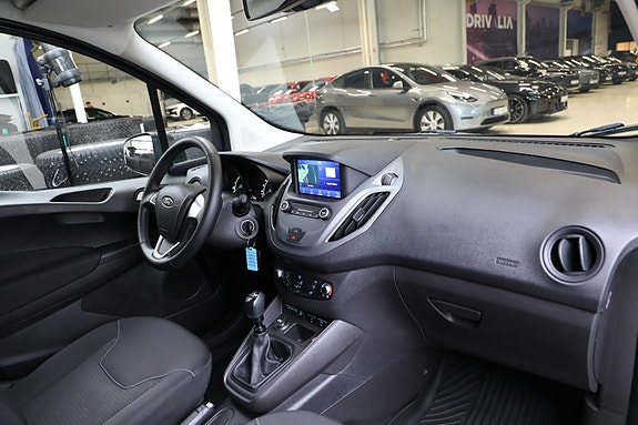 Ford Transit Courier 11 of 30