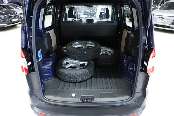 Ford Transit Courier 10 of 30
