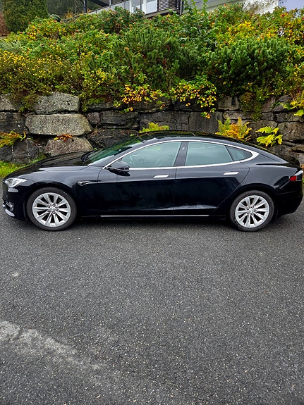 Tesla Model S 3 of 12