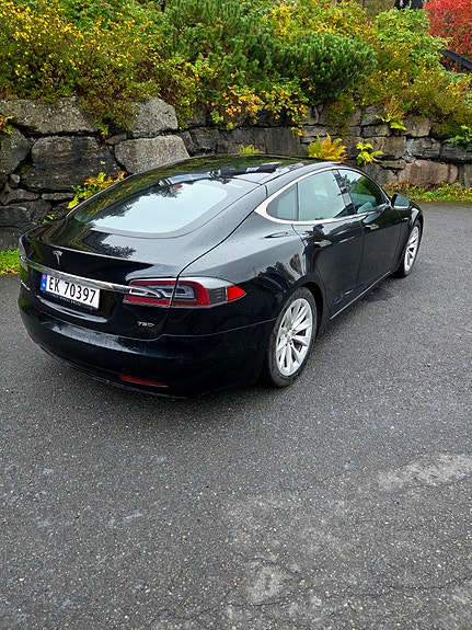 Tesla Model S 5 of 12