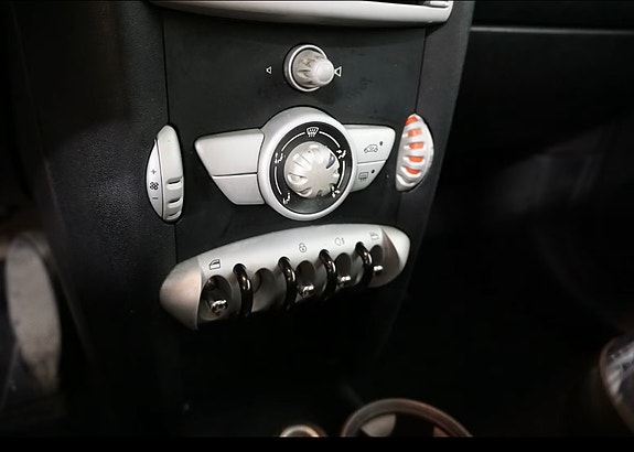 MINI Cooper 11 of 11