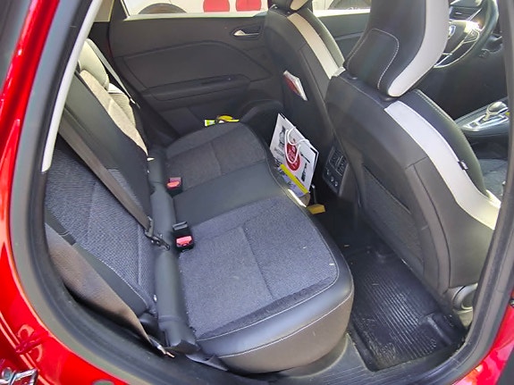 Renault Captur 6 of 16