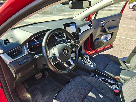 Renault Captur 3 of 16