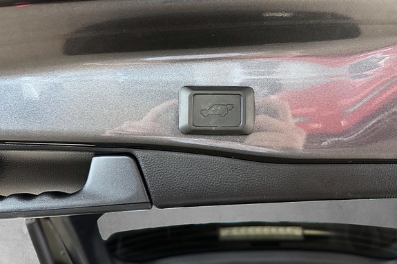 Toyota RAV4 Plug-in Hybrid 22 of 28