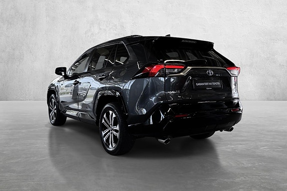 Toyota RAV4 Plug-in Hybrid 3 of 28