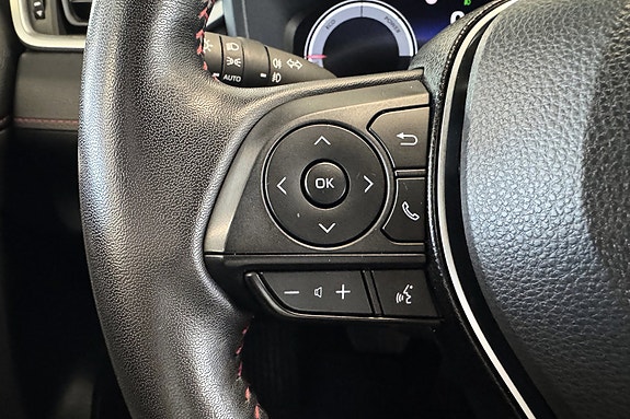Toyota RAV4 Plug-in Hybrid 11 of 28