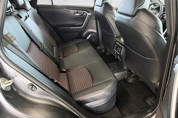 Toyota RAV4 Plug-in Hybrid 23 of 28