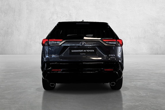Toyota RAV4 Plug-in Hybrid 4 of 28