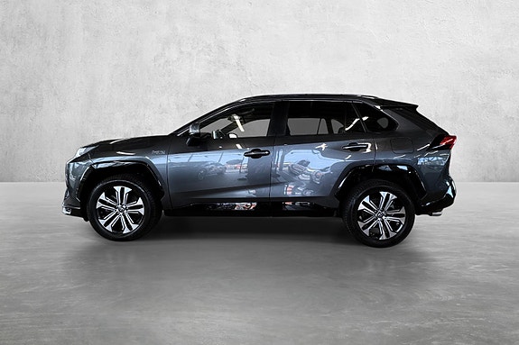 Toyota RAV4 Plug-in Hybrid 2 of 28
