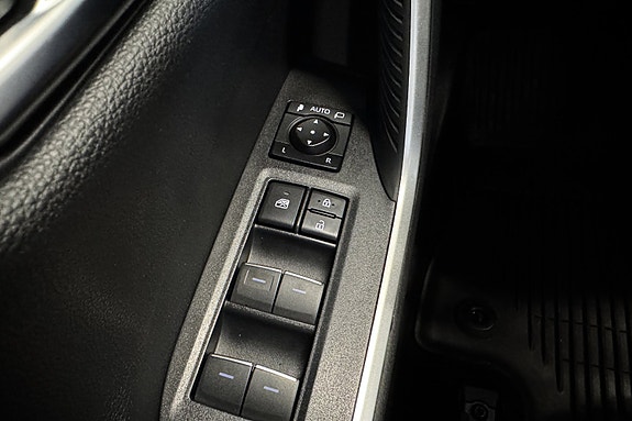 Toyota RAV4 Plug-in Hybrid 25 of 28